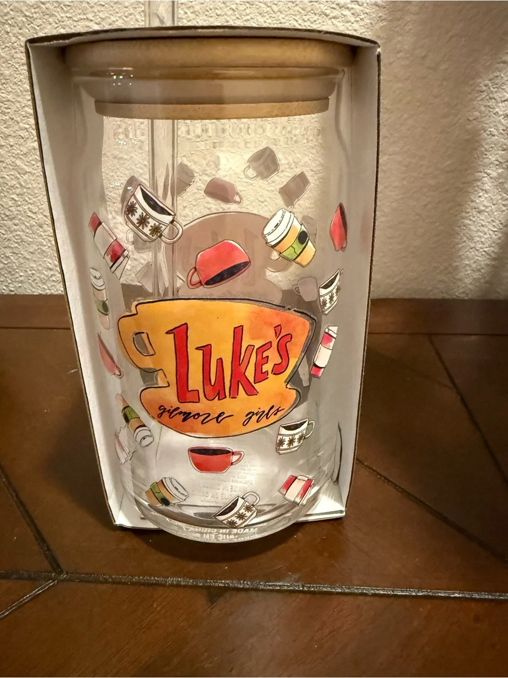 Gilmore Girls- ‘Luke's’ 16 oz Glass Tumbler ft Multi-Cup Accents w/ lid & straw - Picture 4 of 5